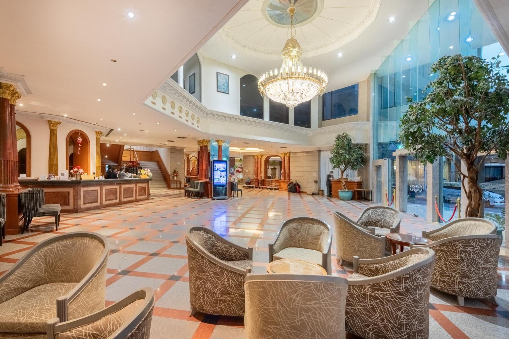 Royal Benja Hotel Bangkok Exterior photo Lobby