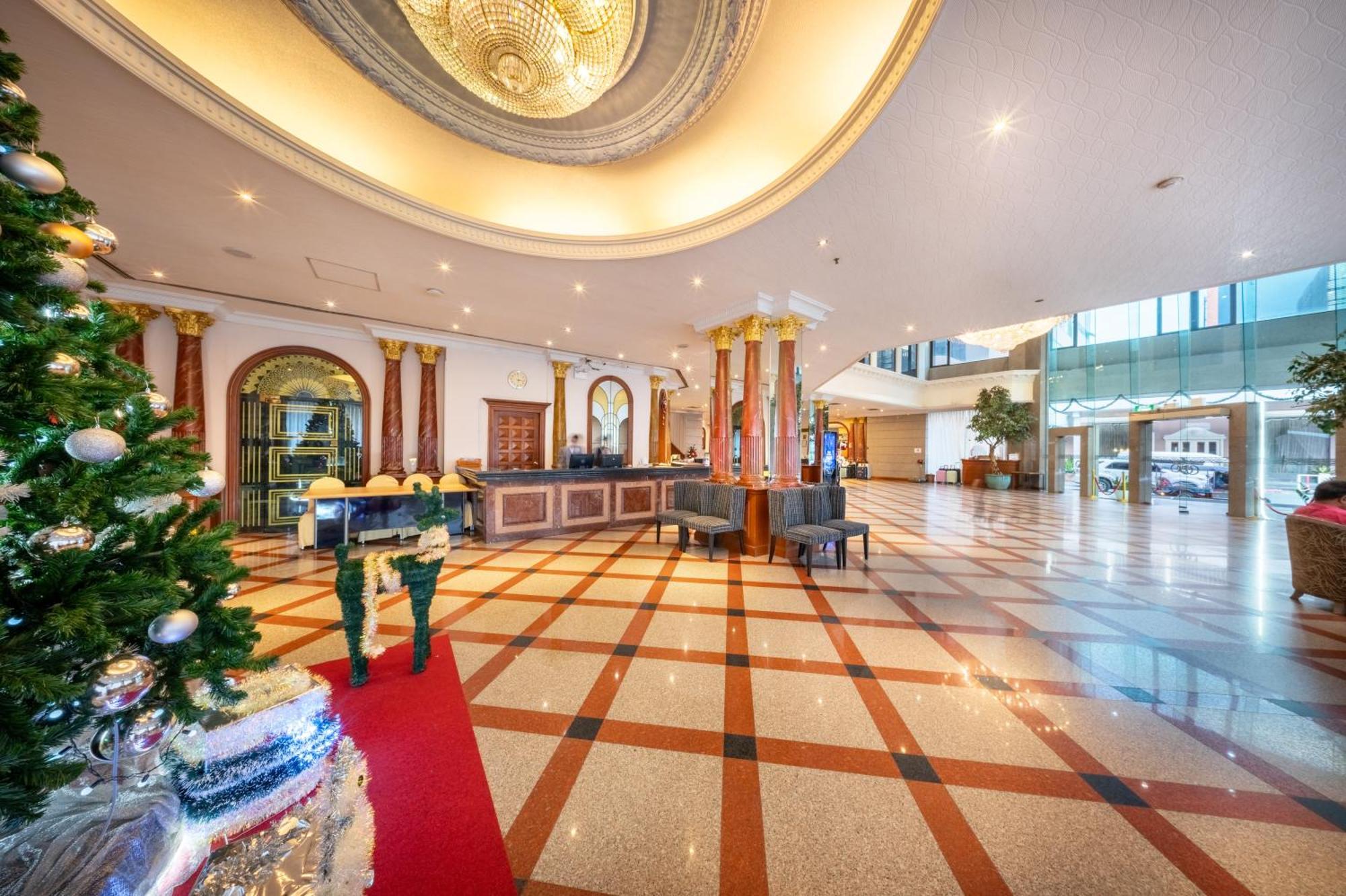 Royal Benja Hotel Bangkok Exterior photo Lobby
