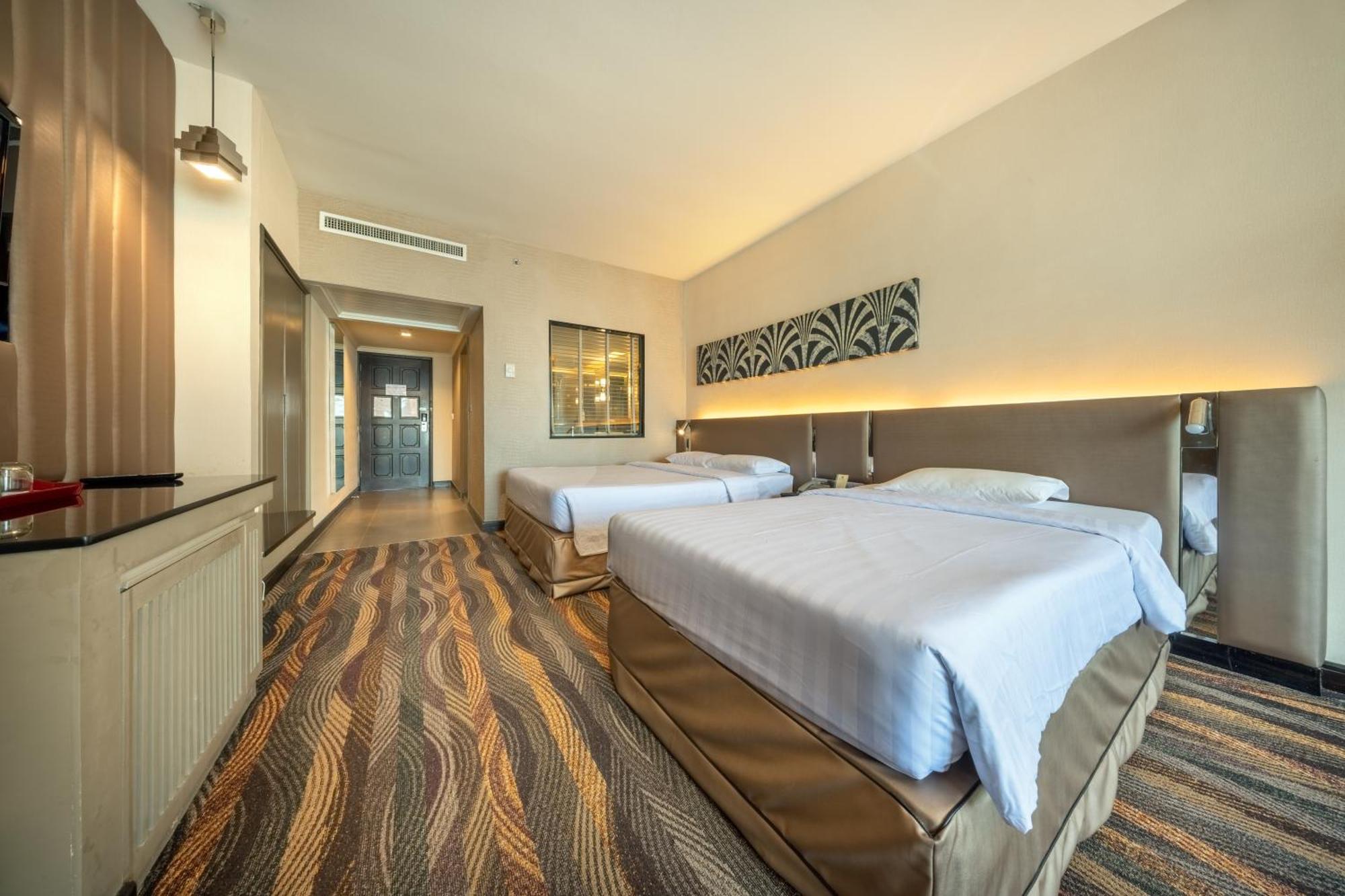 Royal Benja Hotel Bangkok Exterior photo Deluxe Family Room