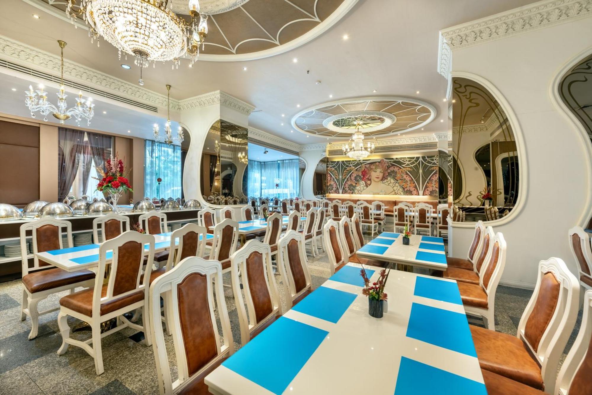Royal Benja Hotel Bangkok Exterior photo Restaurant