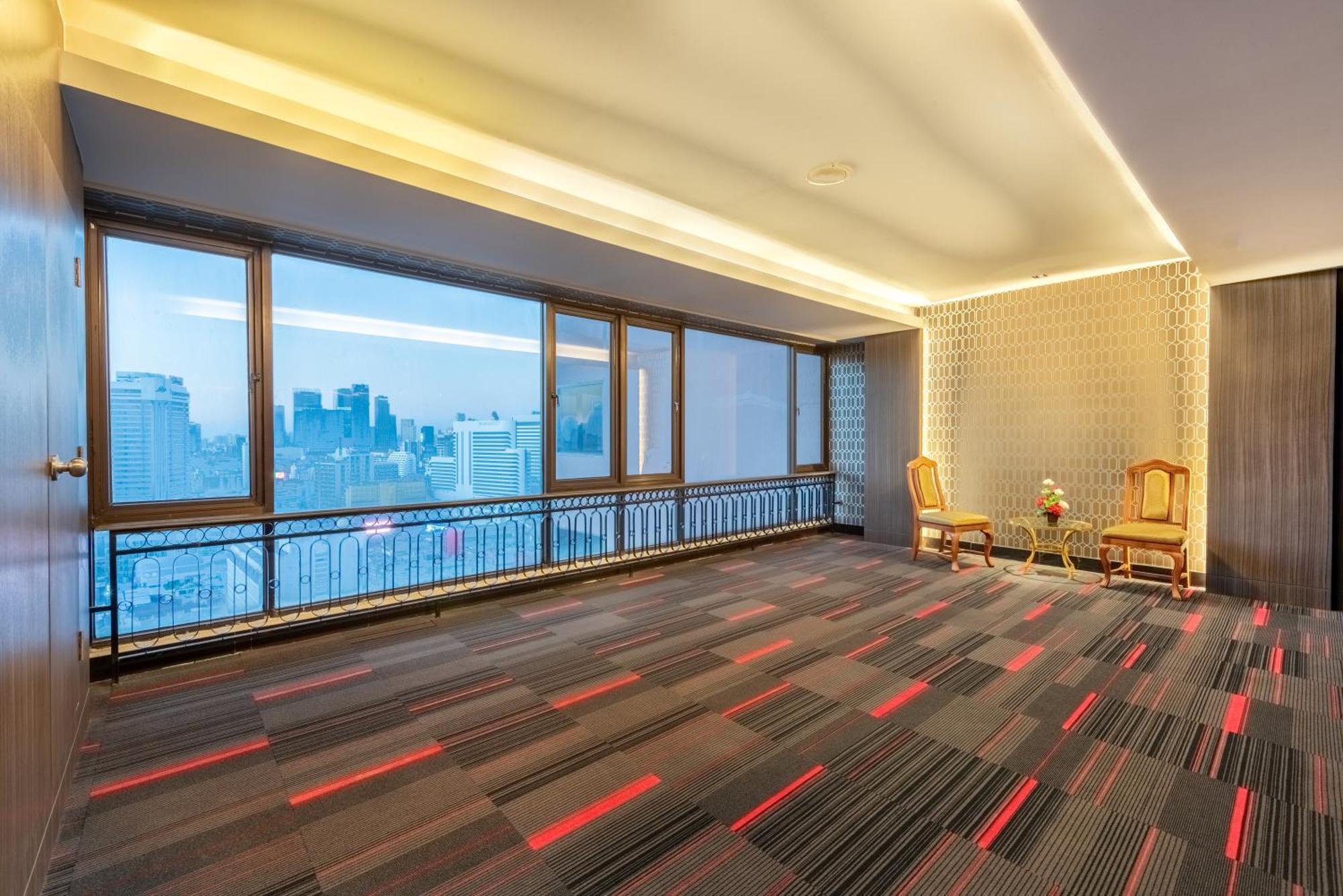 Royal Benja Hotel Bangkok Exterior photo The 39th floor of the hotel